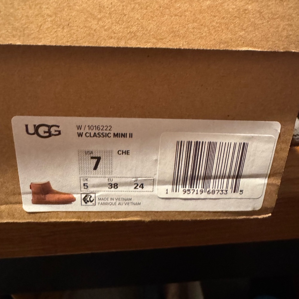 NIB UGG Classic Mini II Boots Chestnut Size 7 - Picture 6 of 7